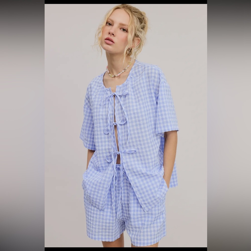 547. Plaid bow tie shorts set in blue and white